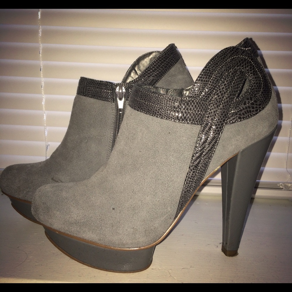 Chic Steve Madden ankle bootie. Great conditions!